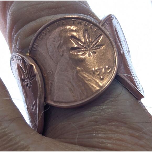 WackyWeed™  Knuckle Buster Adjustable Ring 3 Pennies (Sizes 2.5 - 4) - Picture 1 of 2